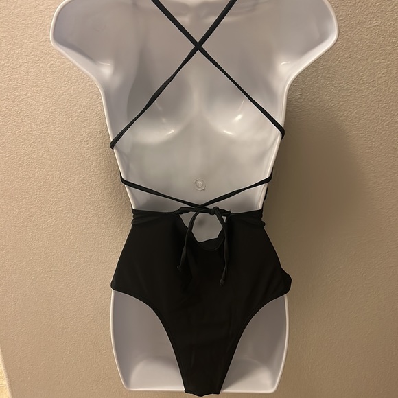 Low back belted front deep V Brazilian one piece swimsuit black size Medium - Picture 7 of 9